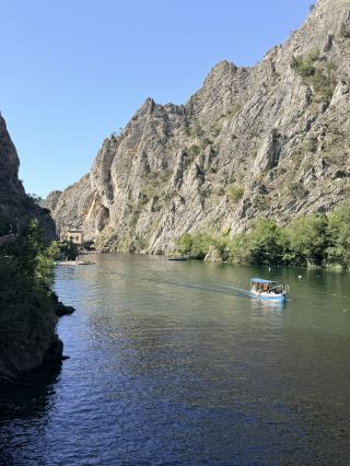 北マケドニアの首都の奥座敷｜マトカ渓谷（Matka Canyon）探索ガイド。