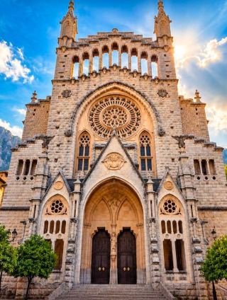 Església de Sant Bartomeu 的永恆之美：索列爾的標誌性教堂 ⛪✨