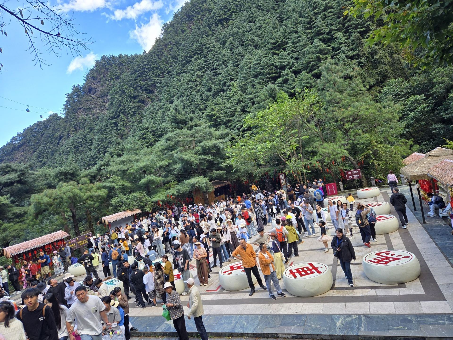 Visiting Cangshan Mountain: Candid Reflections on a Busy Holiday Experience