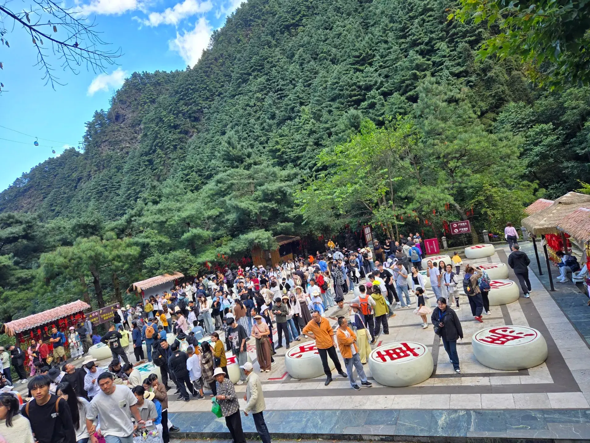 Visiting Cangshan Mountain: Candid Reflections on a Busy Holiday Experience