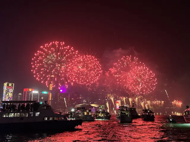 坐上香港維多利亞港遊輪看跨年煙花是什麼體驗～