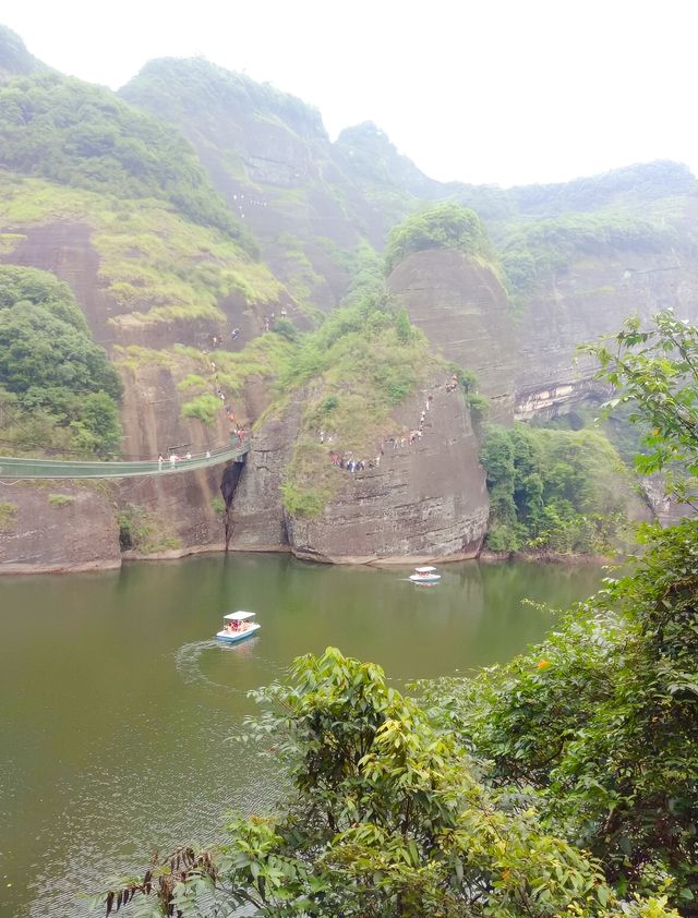 湖水碧綠如鏡，風景如詩似畫——東護寨風景區！