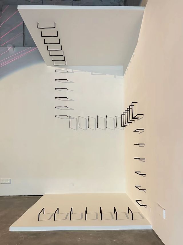 上海新展 翩翩起舞抵抗虛無心 激光裝置好酷 上海新展 翩翩起舞抵抗虛無心 激光裝置好酷