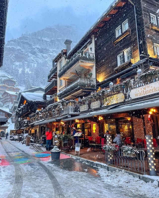 Unforgettable experiences await in Zermatt, Switzerland! 🇨🇭❤️ Discover the best activities, from skiing the Matterhorn to indulging in local cuisine