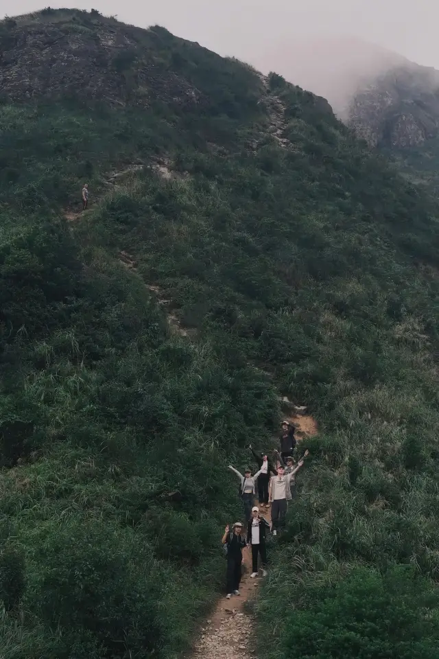 I actually captured a scene straight out of a fantasy drama at an ancient temple in Fujian