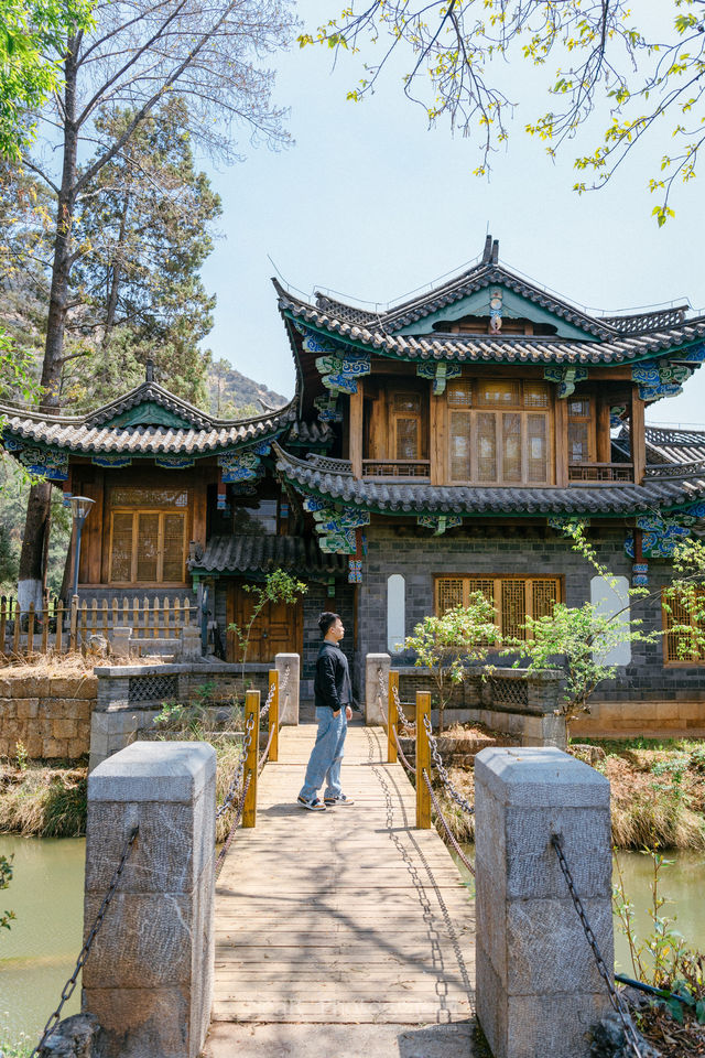 Welcome to the historical and cultural heart of Lijiang's most beautiful park, the Wufenglou of Fuguo Temple🌸.