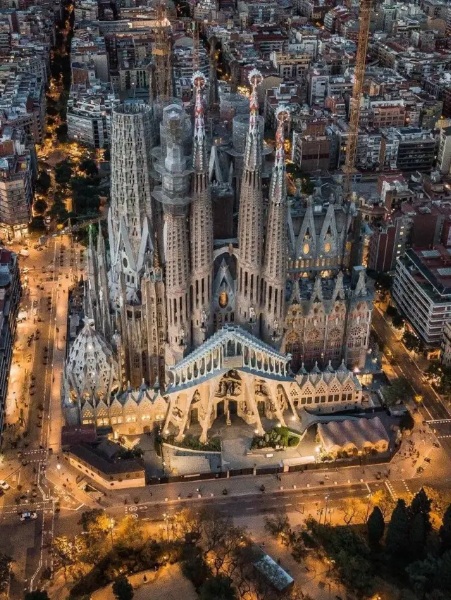 Magical Landmark: Sagrada Família Illuminated by Night 🏰✨