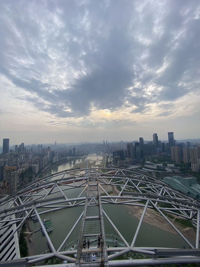 重慶版阿湯哥壯志凌雲，衝上雲霄