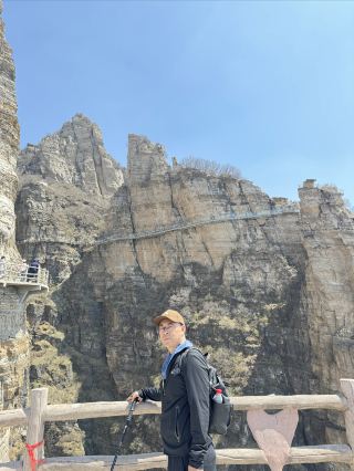 자동차를 운전하여 보정에 도착했다