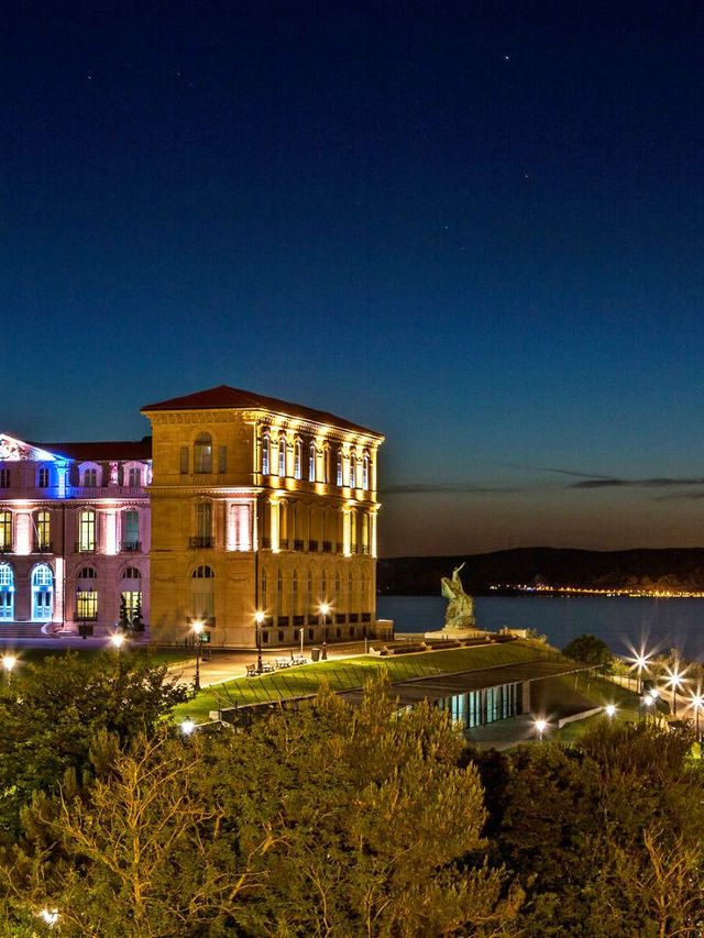 🌟 Marseille Magic: Sofitel's Seaside Splendor 🌊