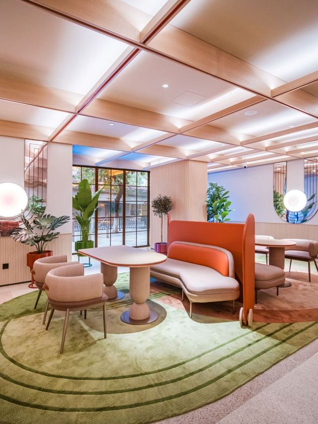 🍊🏨 Guangzhou's Orange Hotel: A Zesty Stay! 🌳