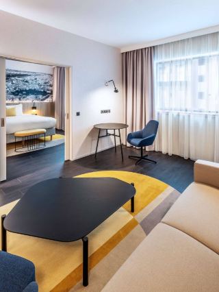 🌟 Prague's Perfect Layover Stay: Courtyard by Marriott ✈️🏨