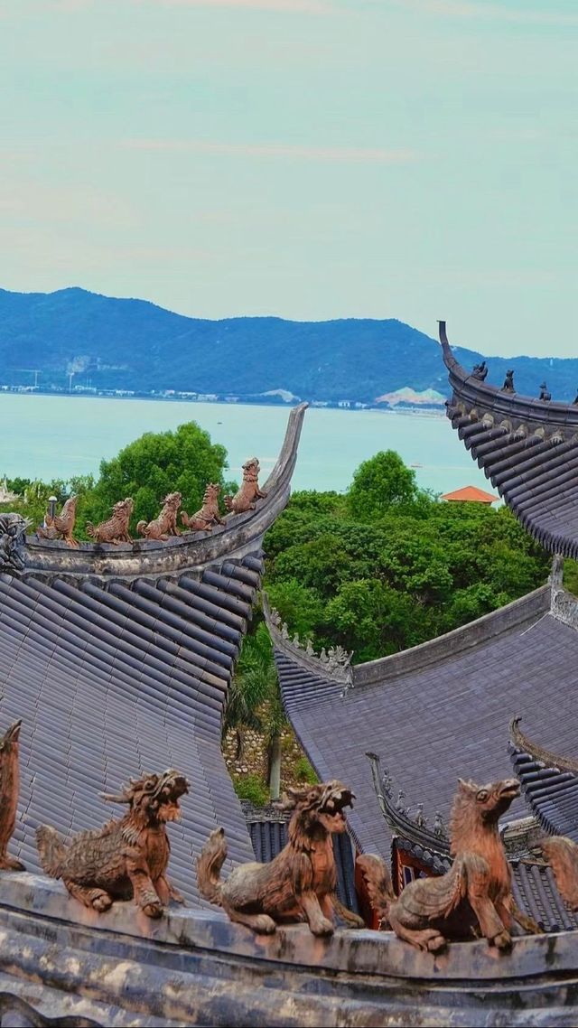 海上生廟 廟裡看海 。