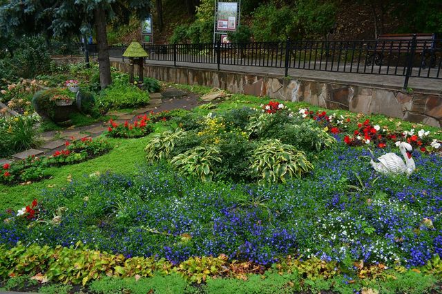弗拉基米爾主教花園：城市綠洲。