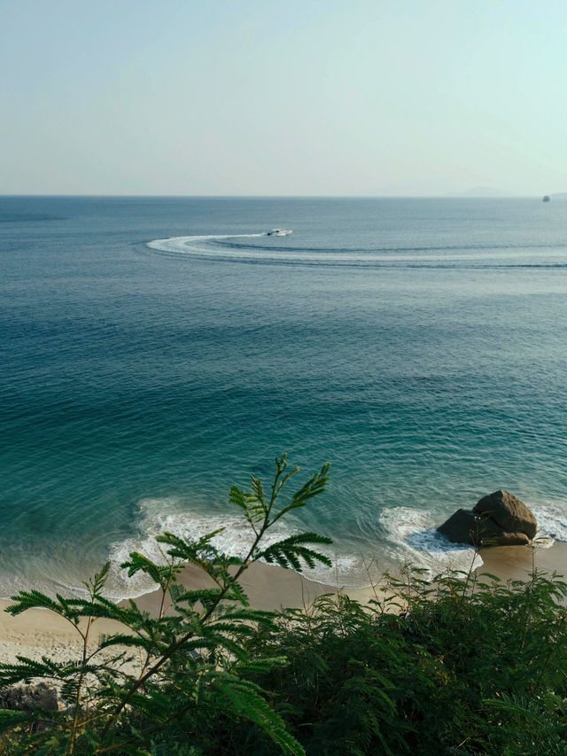 深圳市背仔角：沙灘與海的浪漫交響#