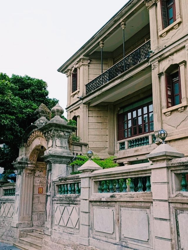 Honey Moon at Gulangyu: The Island of Romantic Beauty