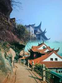 必去！依懸崖而建的湖南空靈寺，獨特韻味醉人心