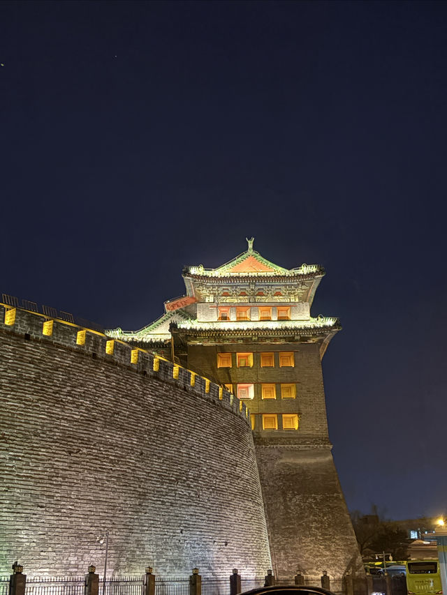 京城夜色漫遊 從古城牆到後海的心動旅程