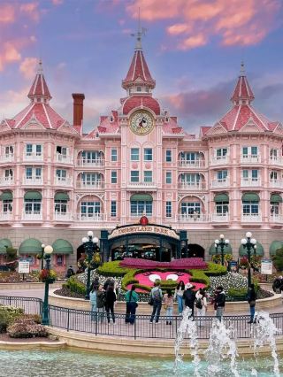 Disneyland Paris is so dreamy 🏰 