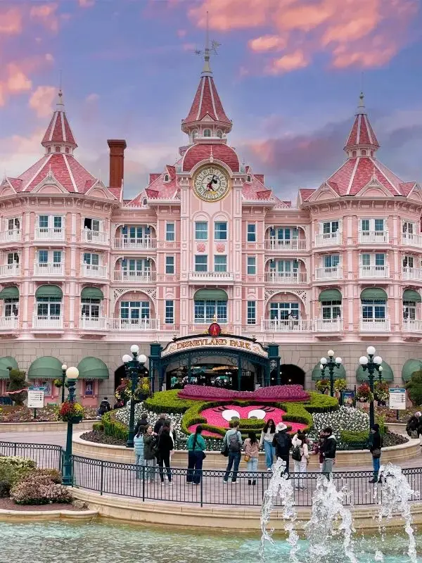 Disneyland Paris is so dreamy 🏰