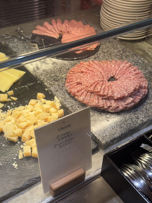 連炫三頓！國泰玉衡堂直接吃回本攻略🍕🍸🍜 