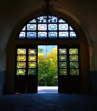 南京鼓樓公園銀杏｜紅牆光影+古今同框