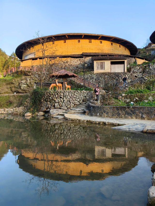 下面是一份為你量身打造的龍岩土樓兩天旅遊攻略,預算500元,助你深度體驗土樓文化,拍攝出精彩內容。 下面是一份為你量身打造的龍岩土樓兩天旅遊攻略,預算500元,助你深度體驗土樓文化,拍攝出精彩內容。