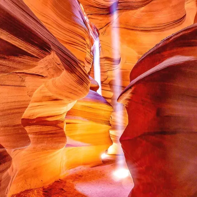 罕見地質～羚羊峽谷遊玩