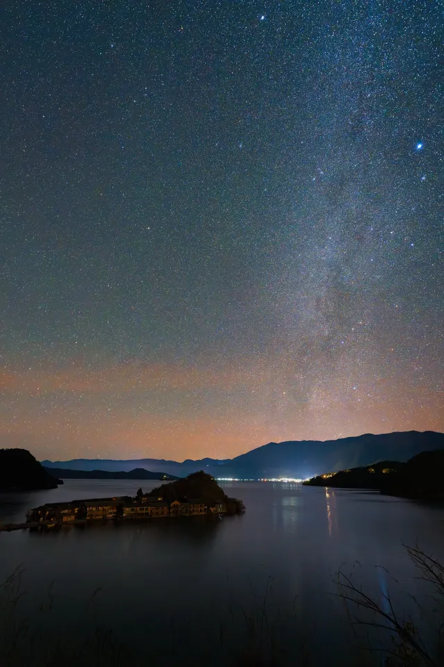 瀘沽湖迎來了一年只有十天左右的風景 瀘沽湖迎來了一年只有十天左右的風景