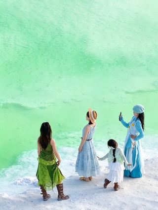 秘境の塩湖で壮大な写真を撮ろう