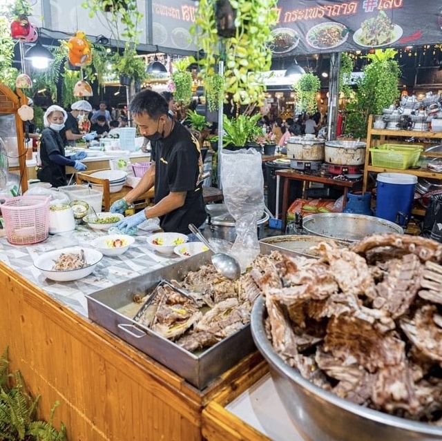 เดินเล่นตลาดวินเทจ”ตลาดนัดรถไฟศรีนครินทร์”