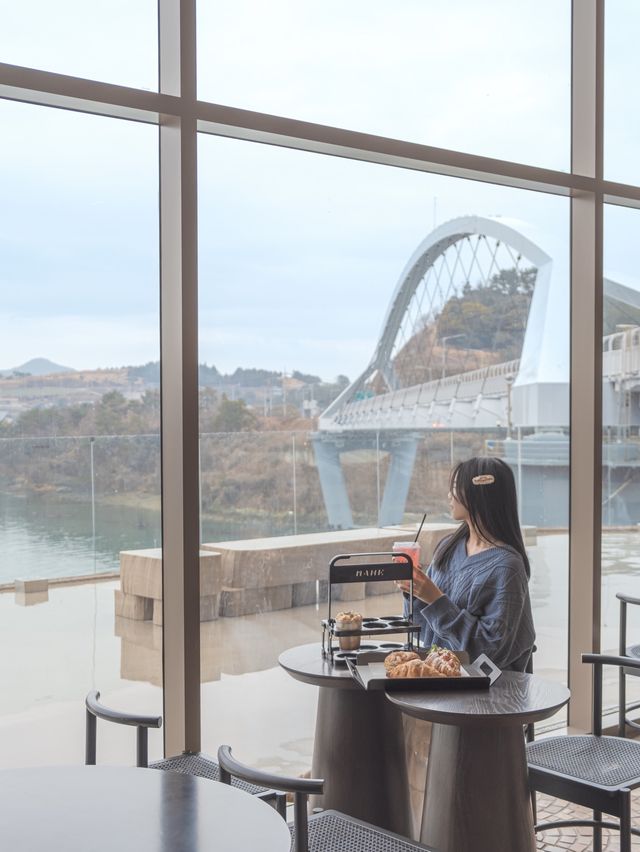 여수 백야대교가 보이는 오션뷰 카페 마애💙
