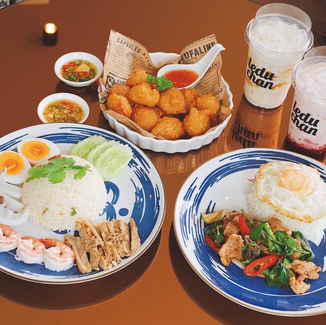คาเฟ่ฤดูจันท์ - LeduChan 