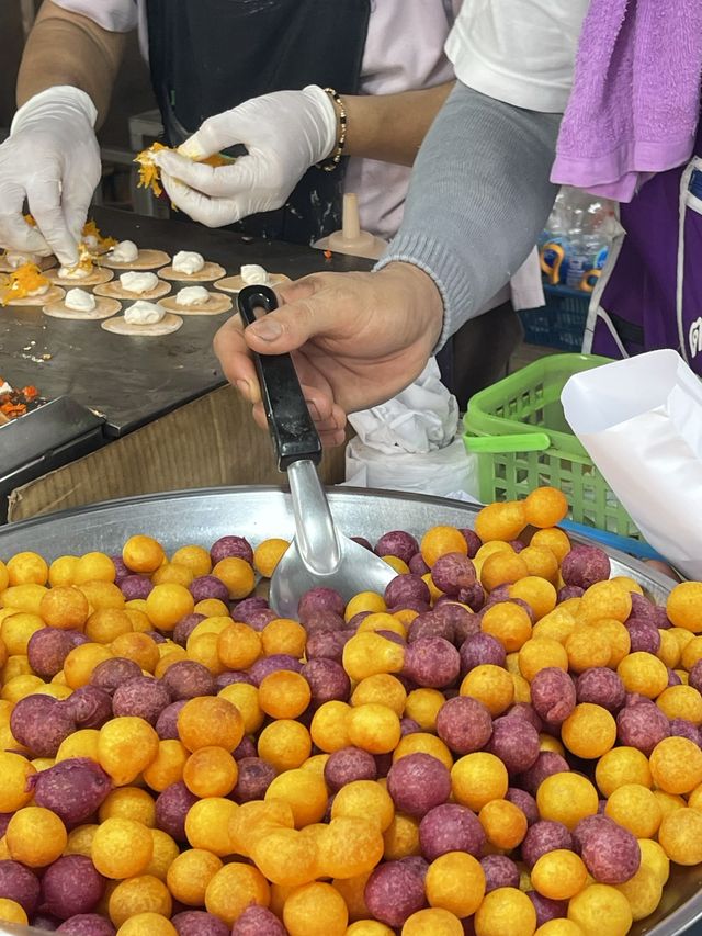 ตุ๊ก ขนมไข่เต่า ตลาดนัดเจริญสุข 