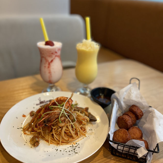 邊食邊玩 Chill Café
