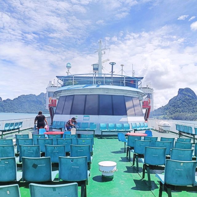 เรือข้ามฟาก ไปยังเกาะสมุย