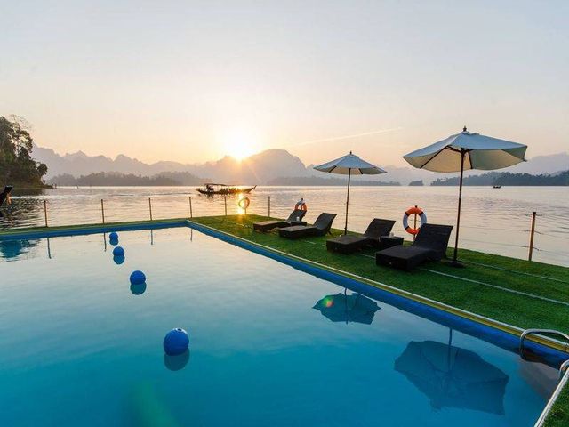 แพ 500 ไร่ (500 Rai Khao Sok Floating Resort)