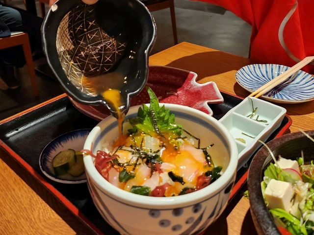 四國的鄉土料理 - 鯛魚飯與骨付鳥