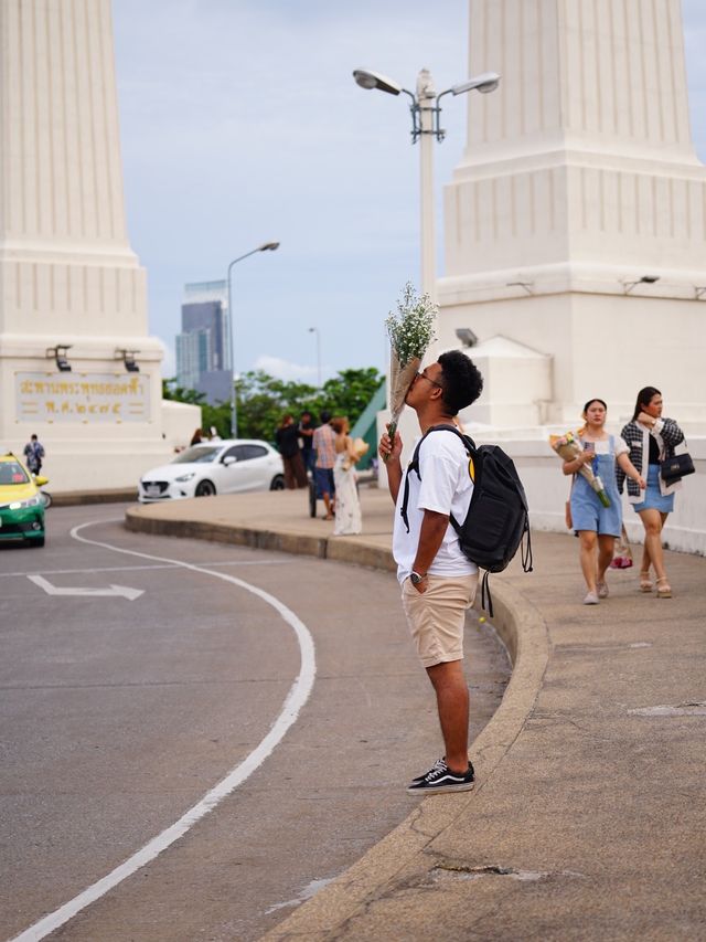 ปากคลองตลาด สะพานเขียว หรือ สะพานพุทธ