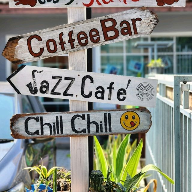 _Treeluxx Cafe' _