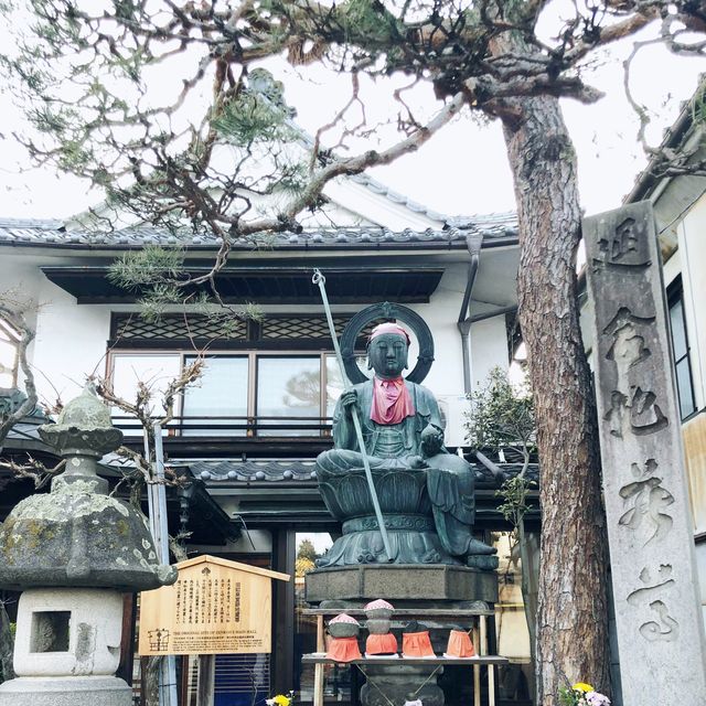 Shopping Street leading to Zenko-ji Temple