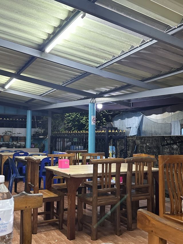 ร้านอาหารสมศักดิ์ ท่าแฉลบ 🍤🥘