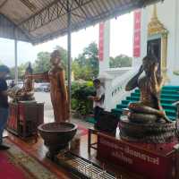 สักการะหลวงพ่อโต วัดสมานรัตนาราม