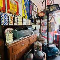 Quaint-themed cafe with good foods