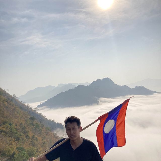 ノーンキャウの朝、登山と絶景、雲海　Sleeping Lady Peak View-Point