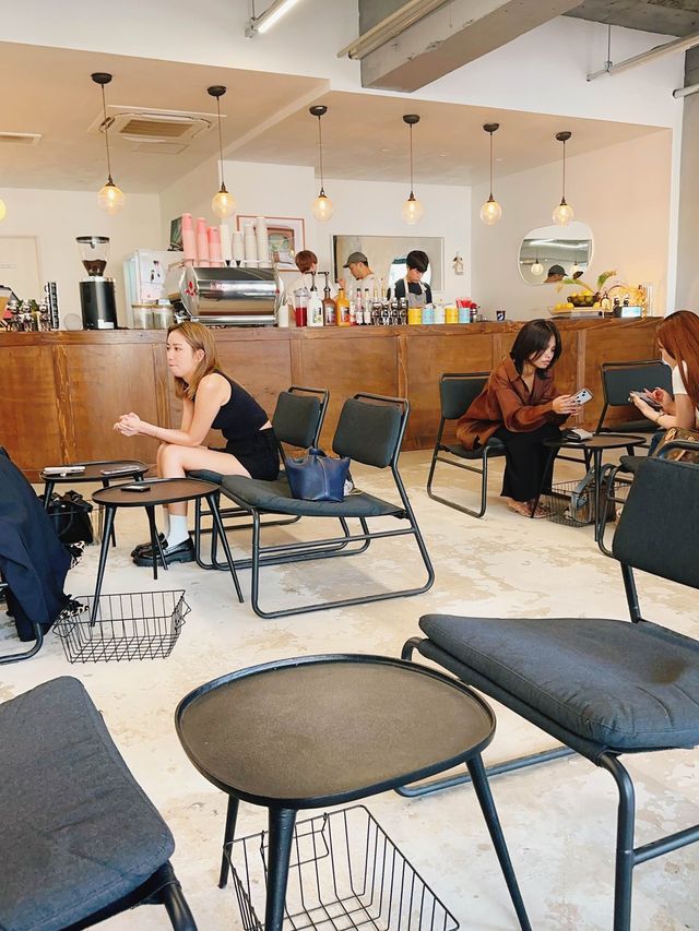 新大久保 広い空間でくつろげる人気カフェ