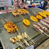 สะพานปลาอ่างศิลา ตลาดอาหารทะเลและของฝาก จ.ชลบุรี