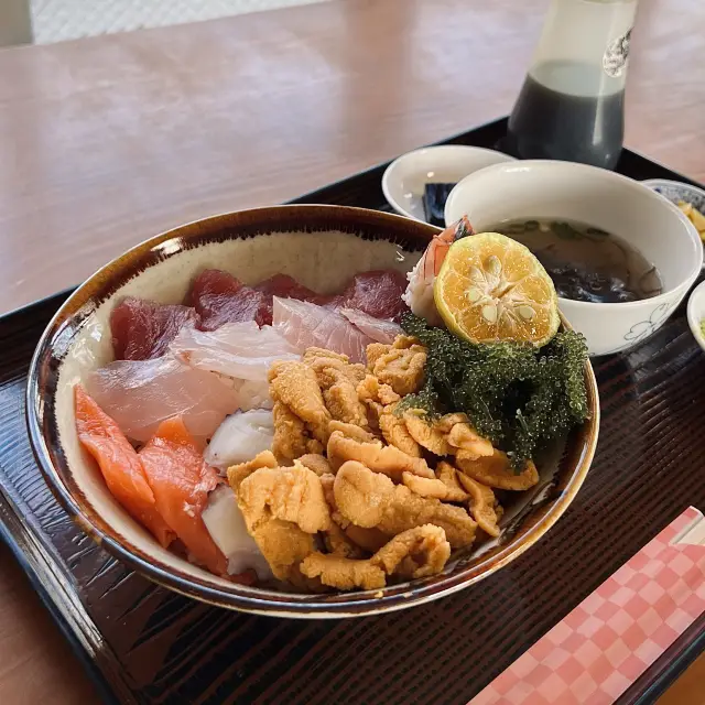 沖繩古宇利島 海膽丼飯