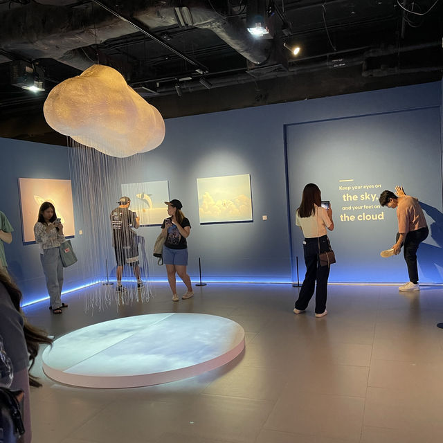 On Cloud Nine ศิลปะแง่บวก