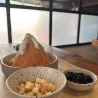 มานั่งกินบิงซูที่ Small Room ตือเบาะยะลา